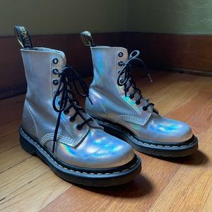 🪩dr marten🪩 holographic metallic silver pascal boots size 7, like new